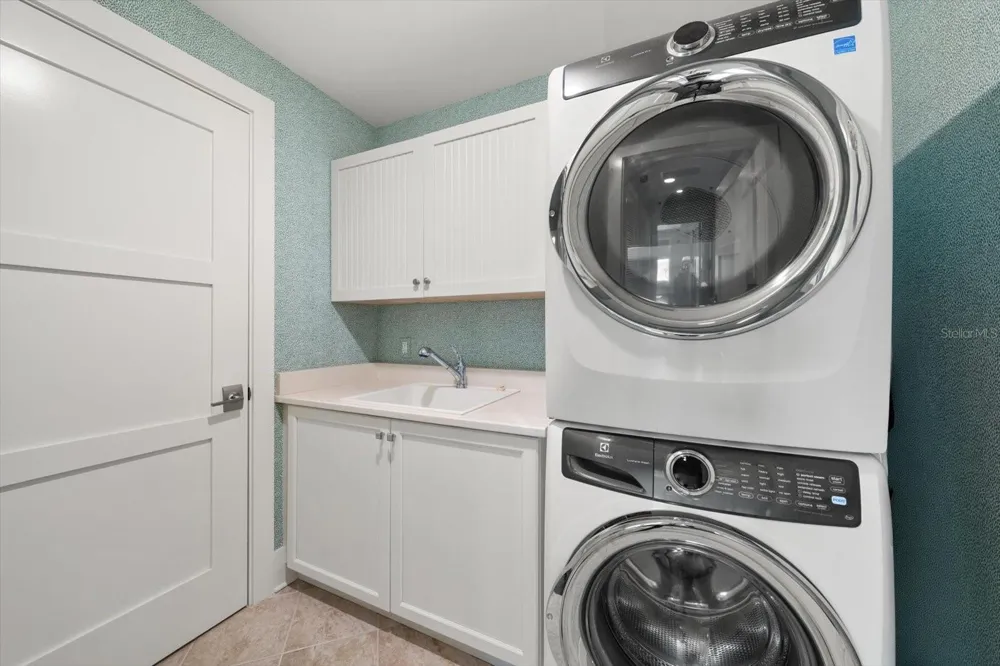 125 BELLEVIEW BOULEVARD #302 Belleair, FL 33756