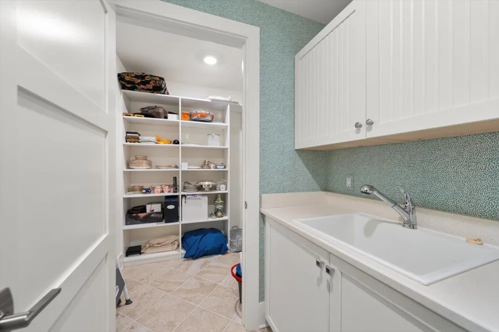 125 BELLEVIEW BOULEVARD #302 Belleair, FL 33756