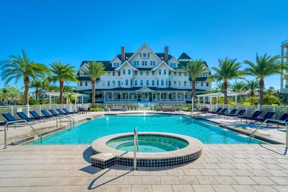 125 BELLEVIEW BOULEVARD #302 Belleair, FL 33756