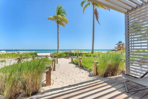 18975 Collins Ave #Cabana 8