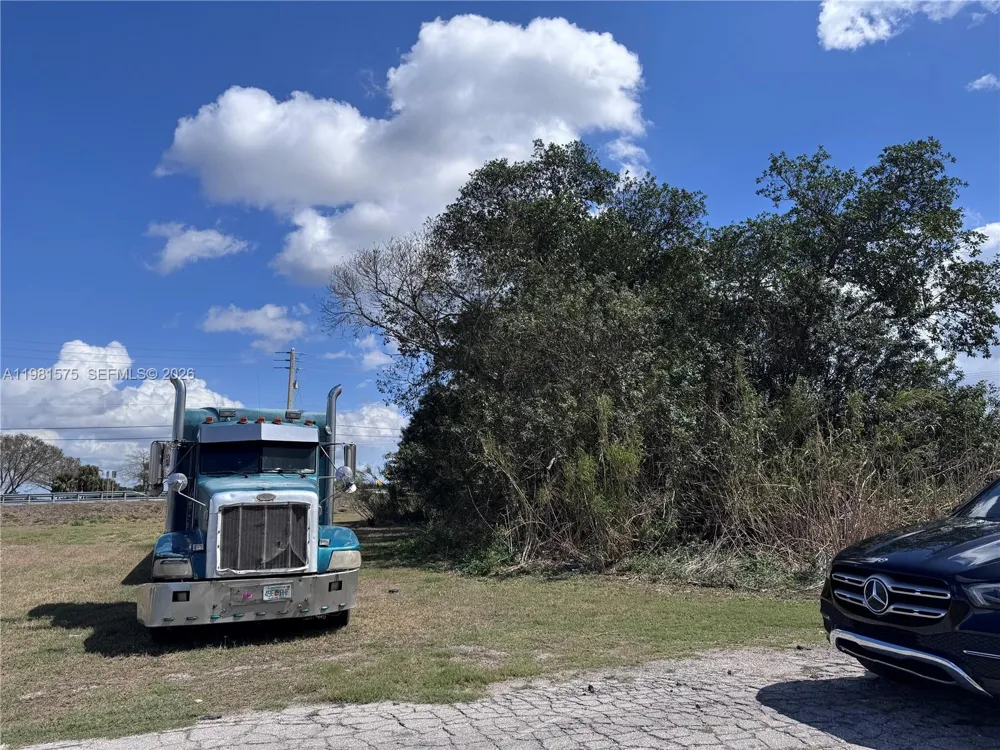 636 S Lake Ave. Pahokee, FL 33476