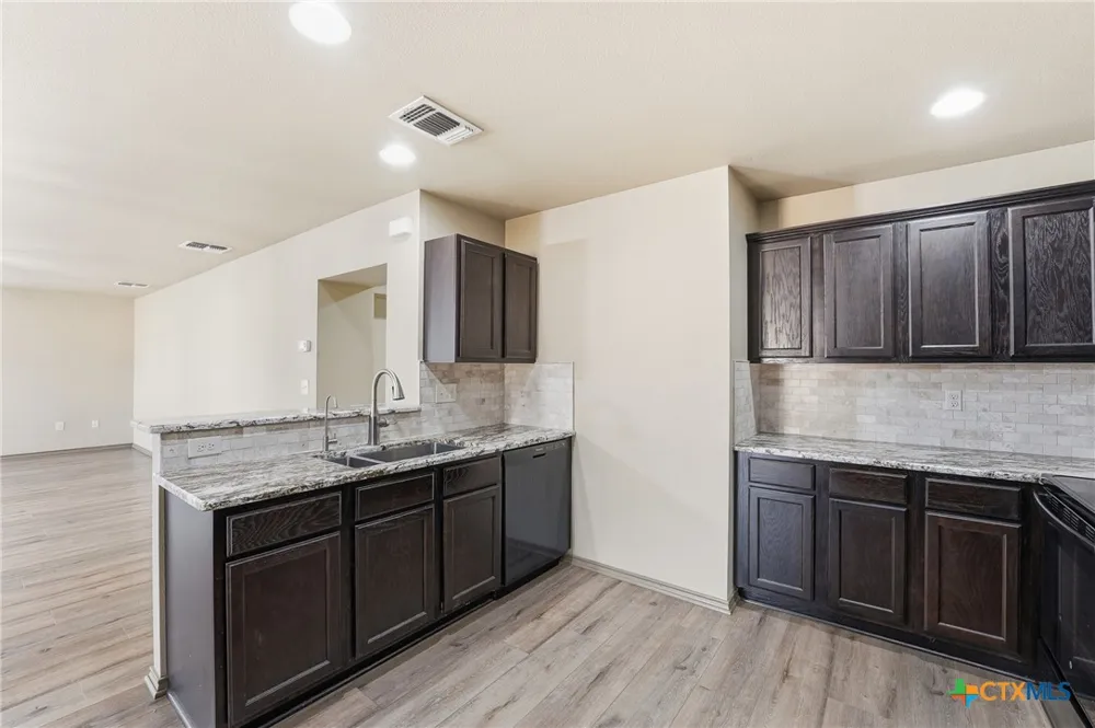 1306 Fern Court Gonzales, TX 78629