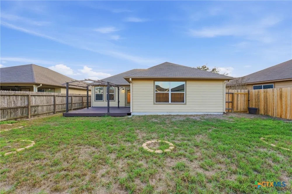1306 Fern Court Gonzales, TX 78629