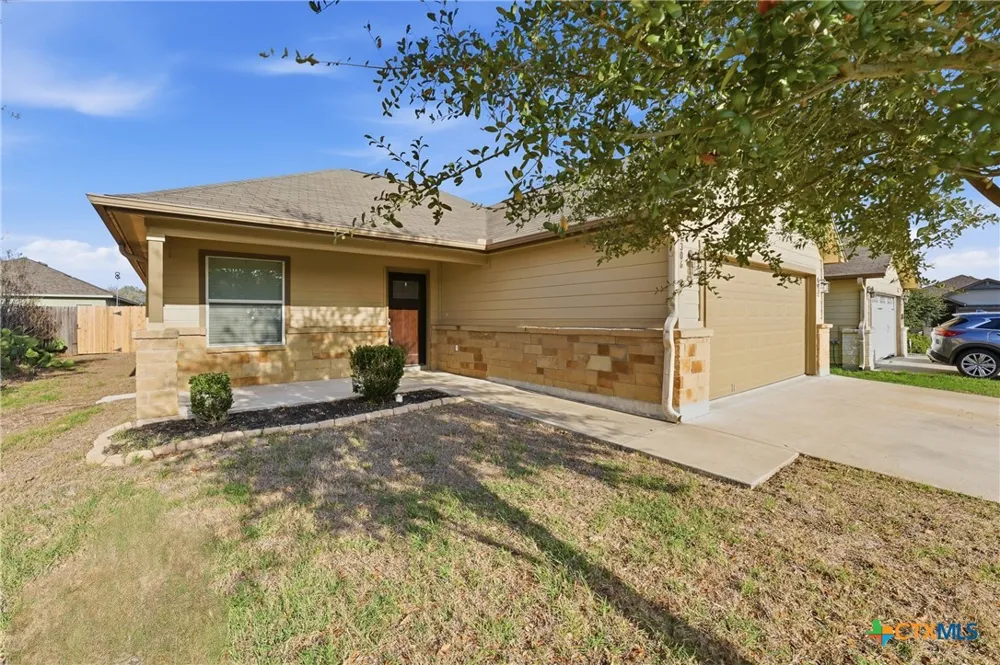 1306 Fern Court Gonzales, TX 78629