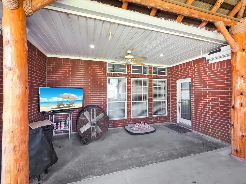 520 Meadow Lane Winnie, TX 77665
