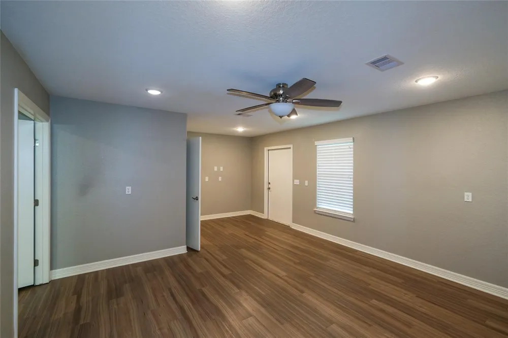915 Live Oak Drive Jones Creek, TX 77541