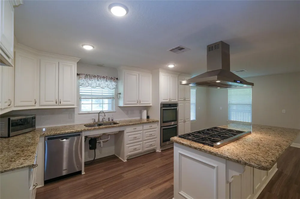 915 Live Oak Drive Jones Creek, TX 77541