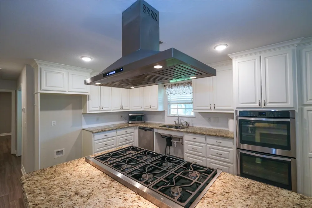 915 Live Oak Drive Jones Creek, TX 77541