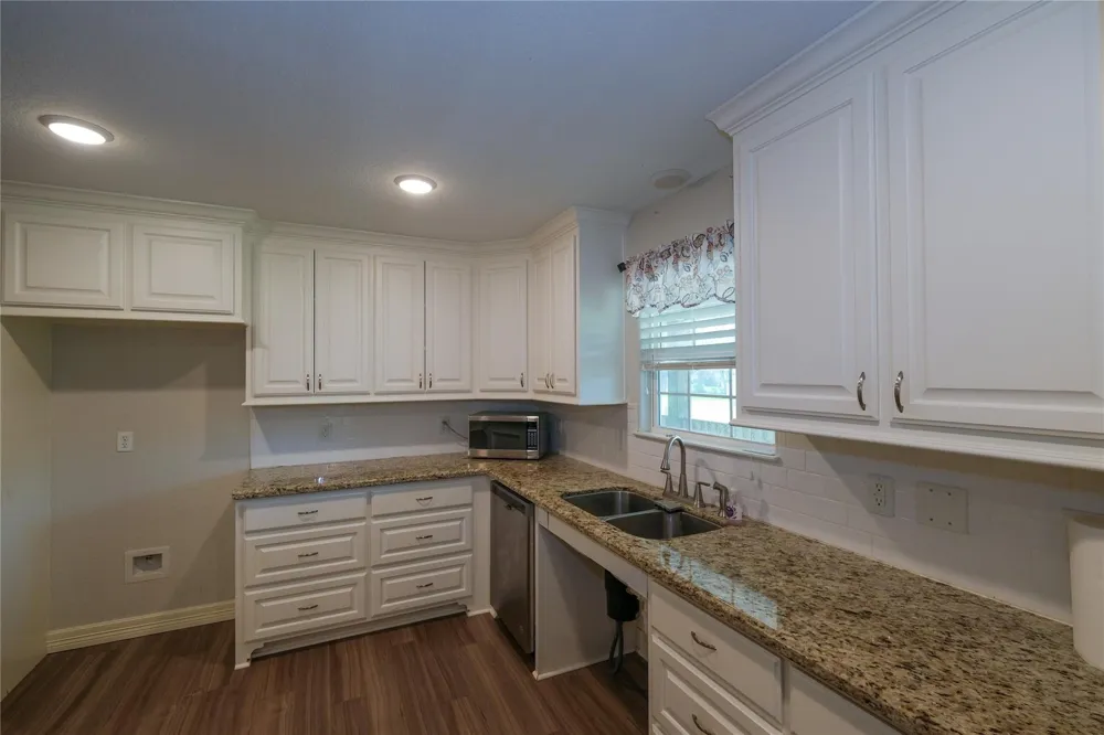 915 Live Oak Drive Jones Creek, TX 77541
