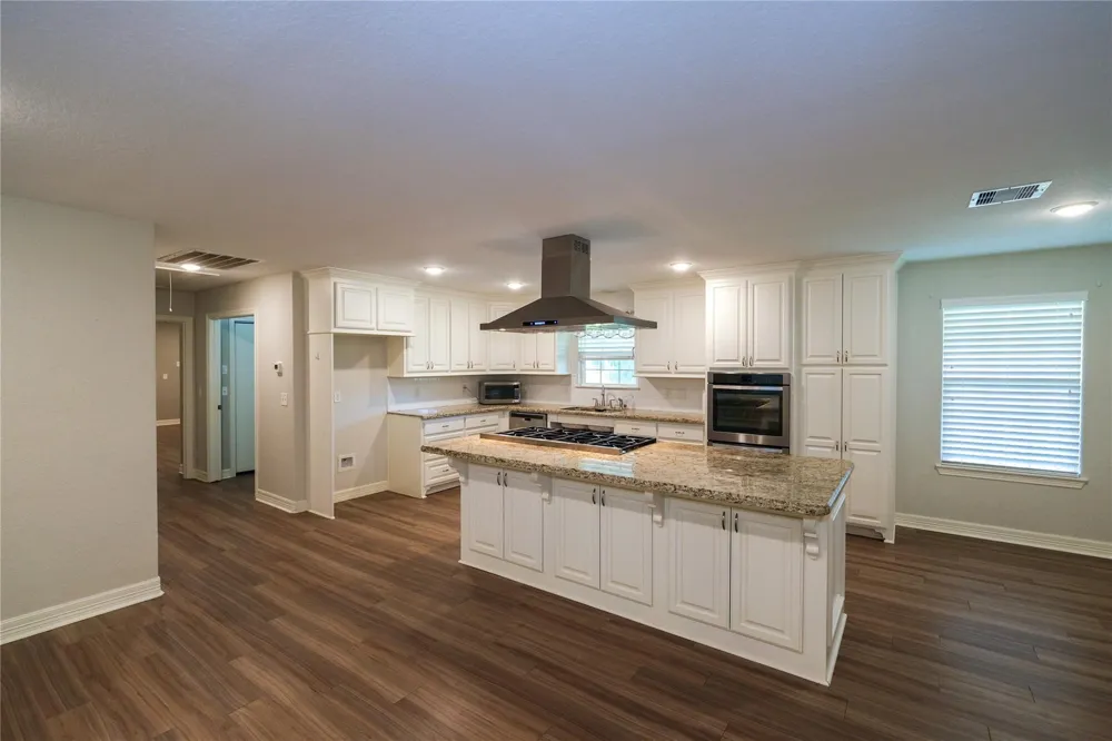 915 Live Oak Drive Jones Creek, TX 77541