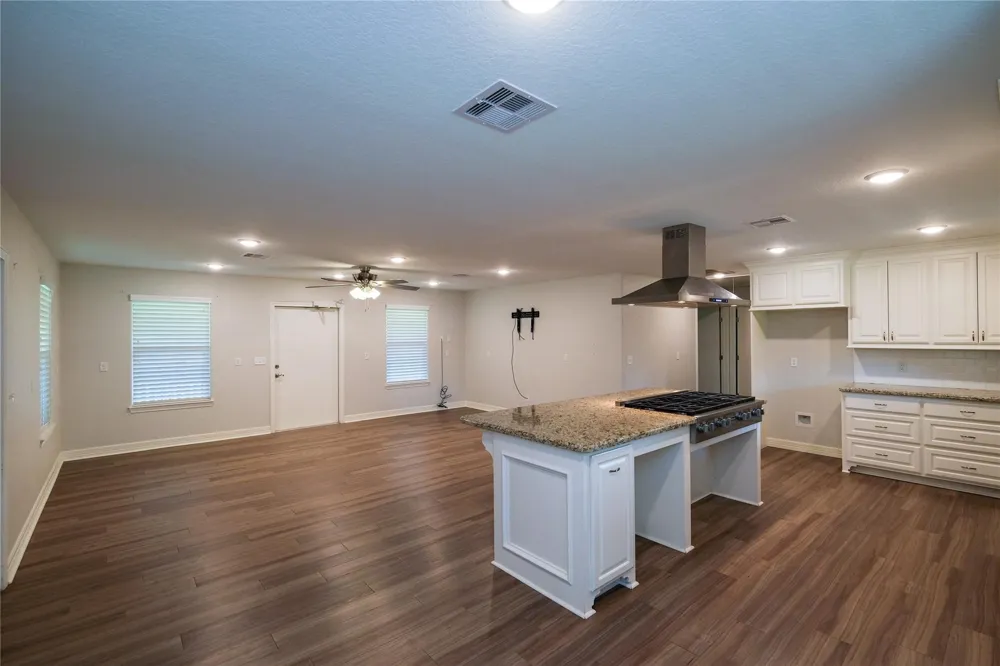 915 Live Oak Drive Jones Creek, TX 77541