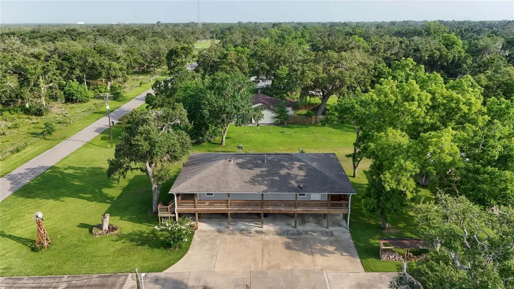 915 Live Oak Drive Jones Creek, TX 77541