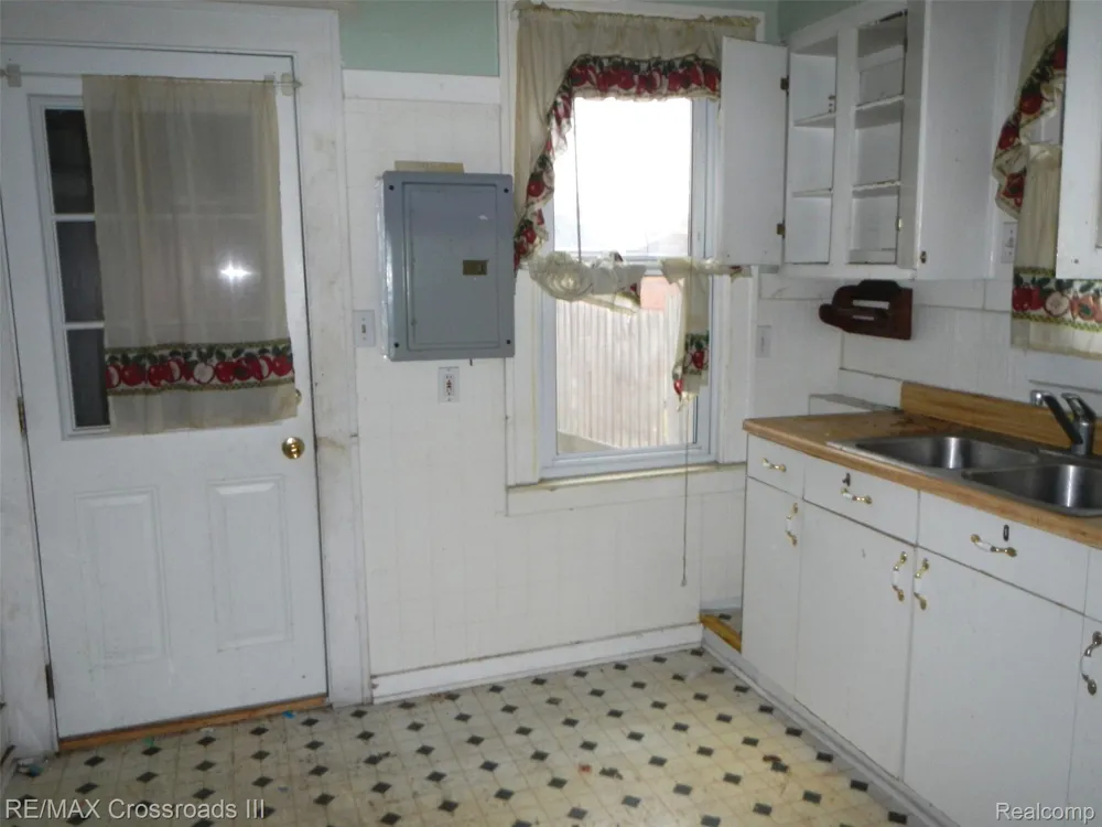 1418 Hanford Avenue Lincoln Park City, MI 48146