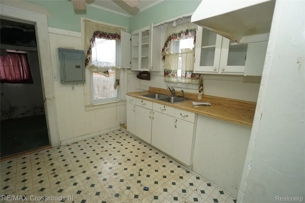1418 Hanford Avenue Lincoln Park City, MI 48146