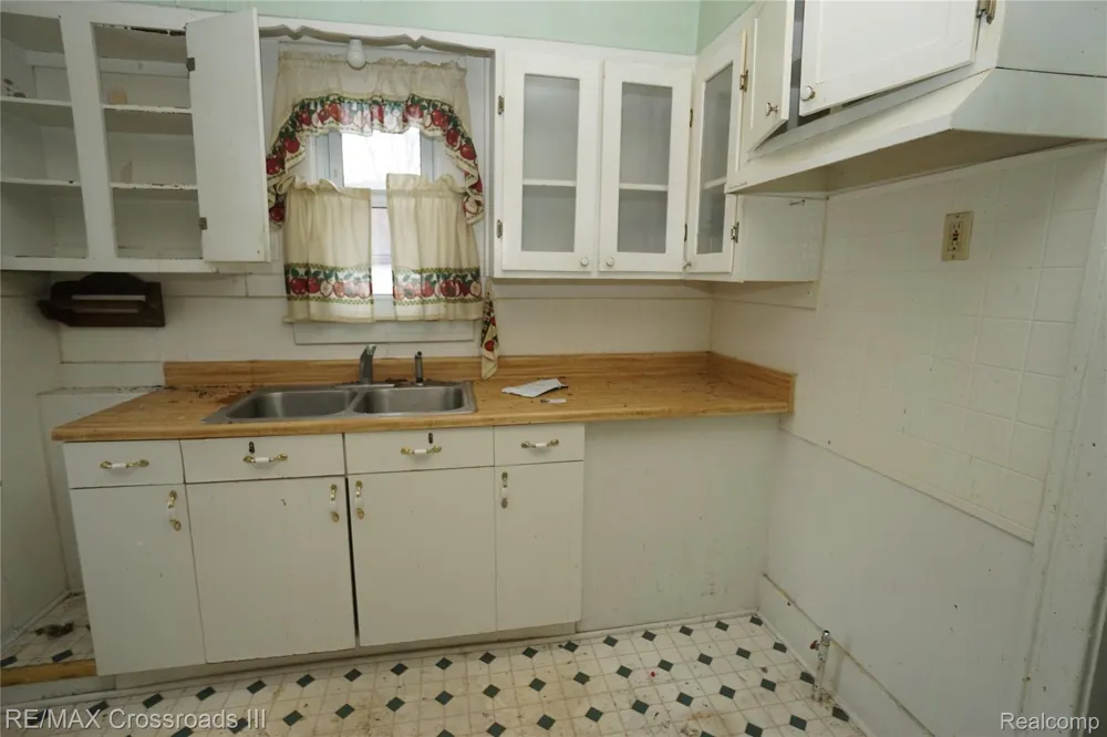 1418 Hanford Avenue Lincoln Park City, MI 48146