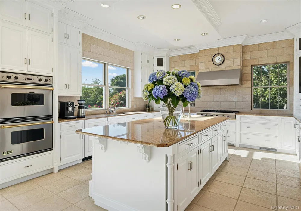 7 Cross Road Remsenburg, NY 11960