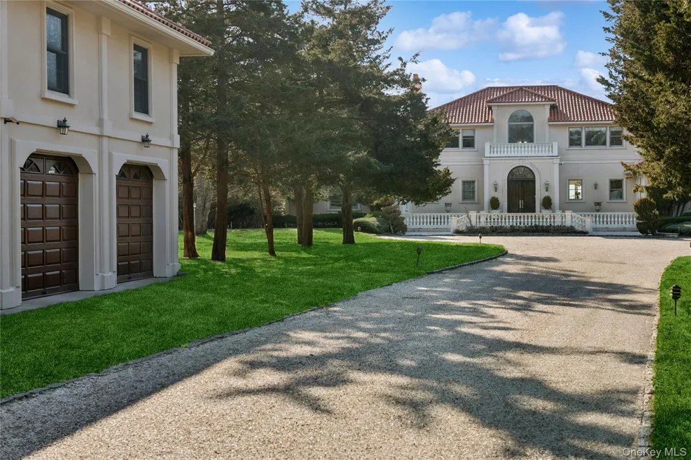 7 Cross Road Remsenburg, NY 11960