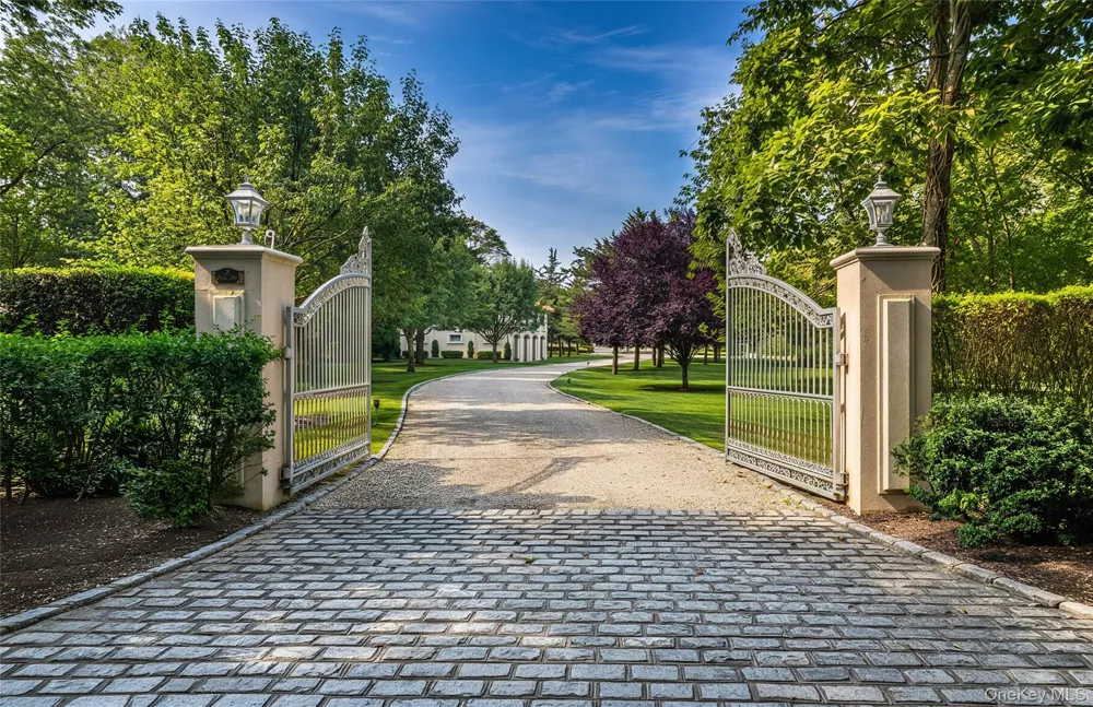 7 Cross Road Remsenburg, NY 11960