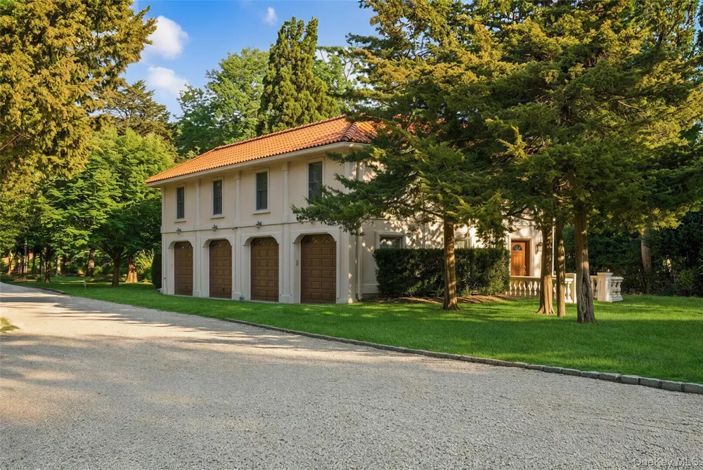 7 Cross Road Remsenburg, NY 11960