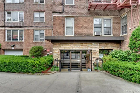 4265 Webster Ave. #5C