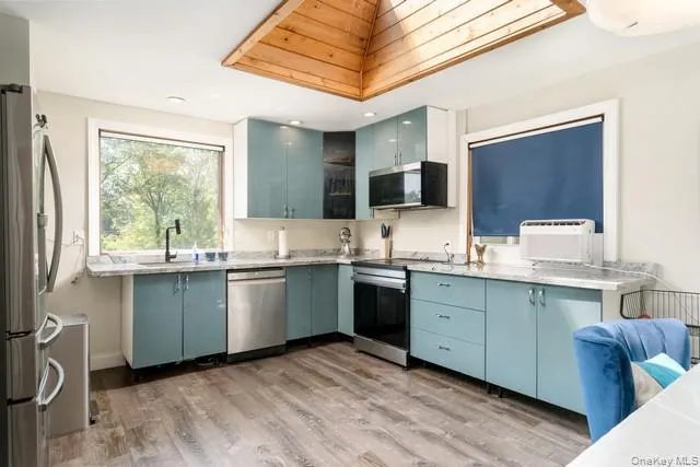 10 Sunnyside Drive Sound Beach, NY 11789