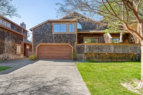 9239 Lakewood Drive