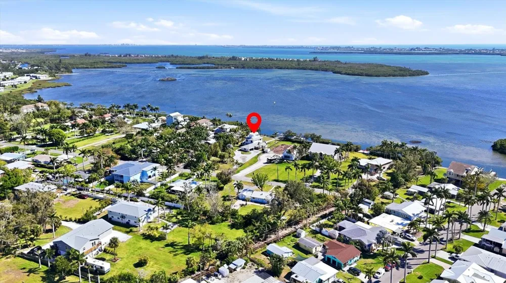 10218 46TH AVENUE W Bradenton, FL 34210
