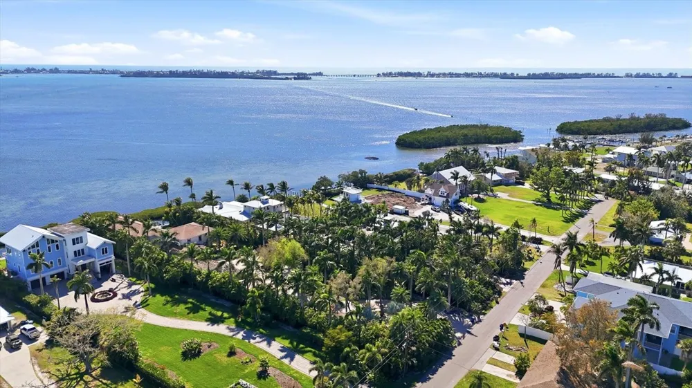 10218 46TH AVENUE W Bradenton, FL 34210