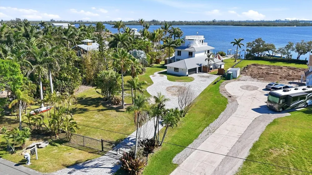 10218 46TH AVENUE W Bradenton, FL 34210
