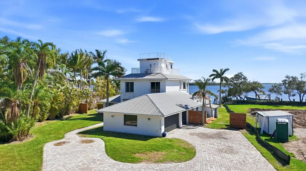 10218 46TH AVENUE W Bradenton, FL 34210