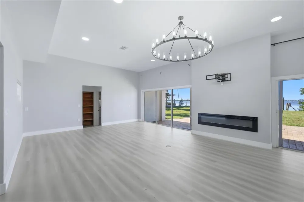 10218 46TH AVENUE W Bradenton, FL 34210