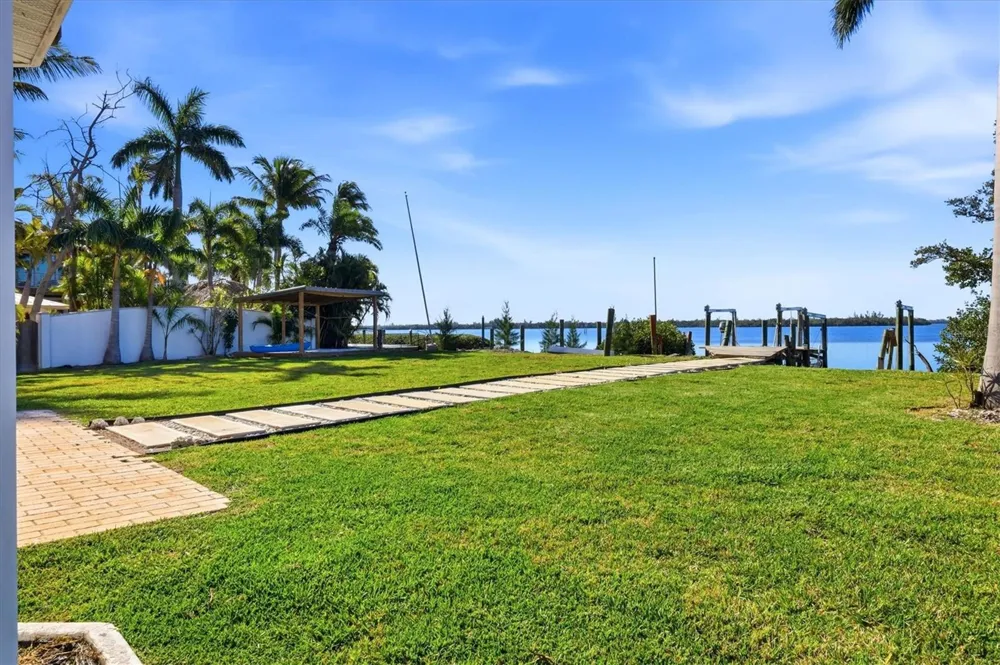 10218 46TH AVENUE W Bradenton, FL 34210