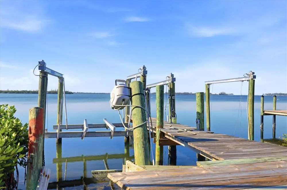 10218 46TH AVENUE W Bradenton, FL 34210