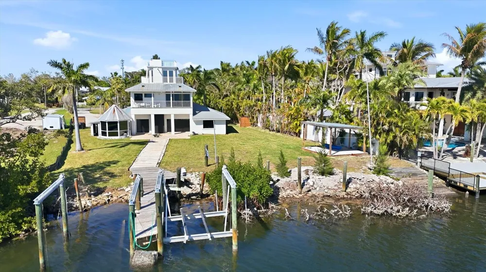10218 46TH AVENUE W Bradenton, FL 34210