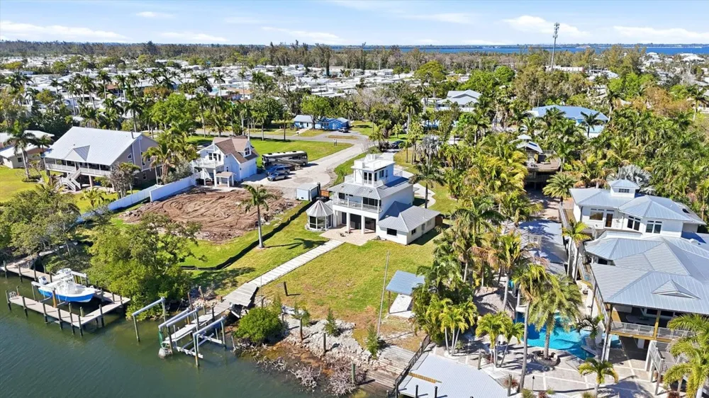 10218 46TH AVENUE W Bradenton, FL 34210