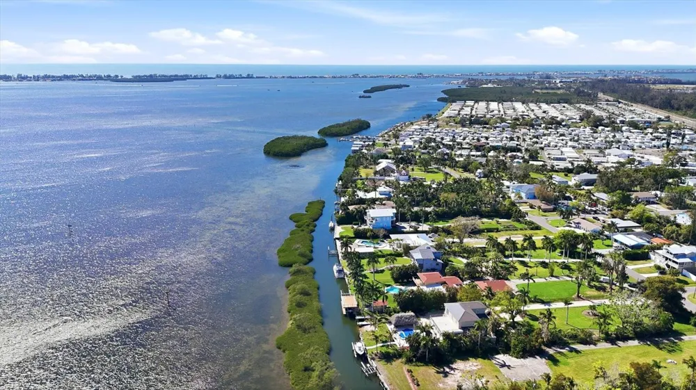 10218 46TH AVENUE W Bradenton, FL 34210