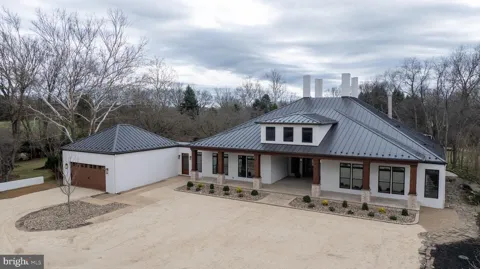 265 MISTLETOE LANE