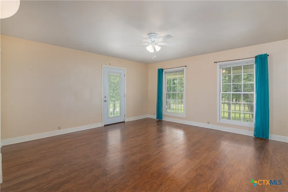 2981 Vivroux Ranch Road Seguin, TX 78155