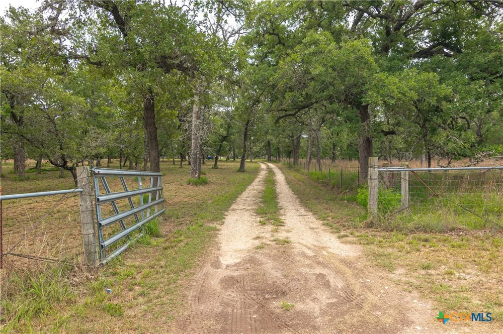 2981 Vivroux Ranch Road Seguin, TX 78155