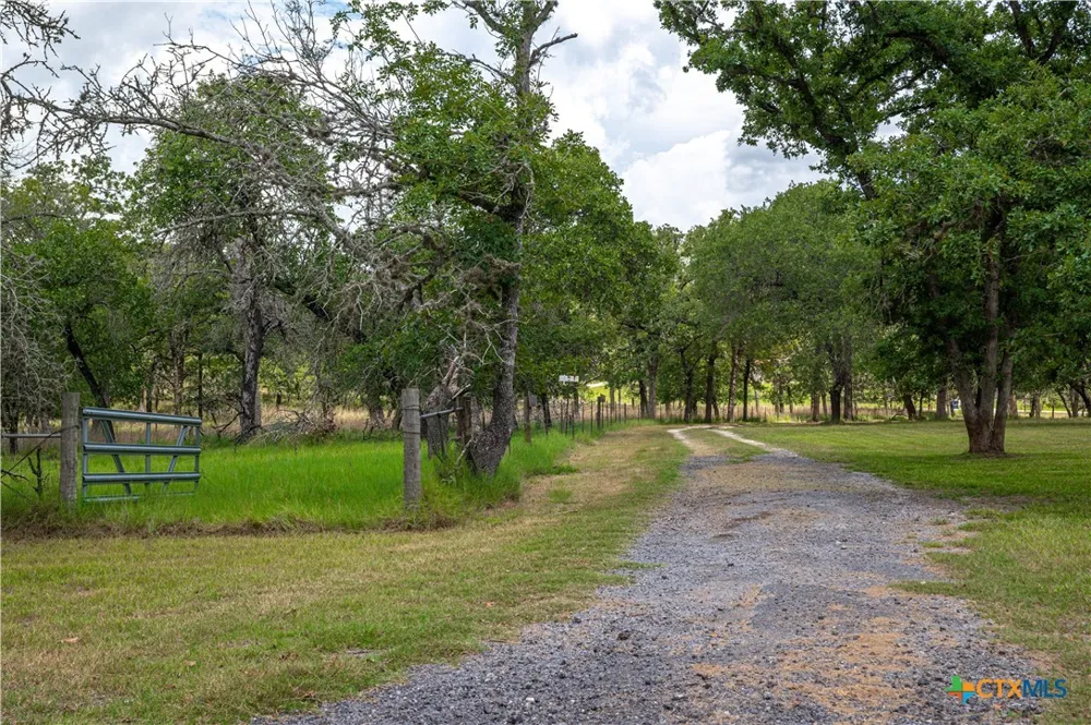 2981 Vivroux Ranch Road Seguin, TX 78155