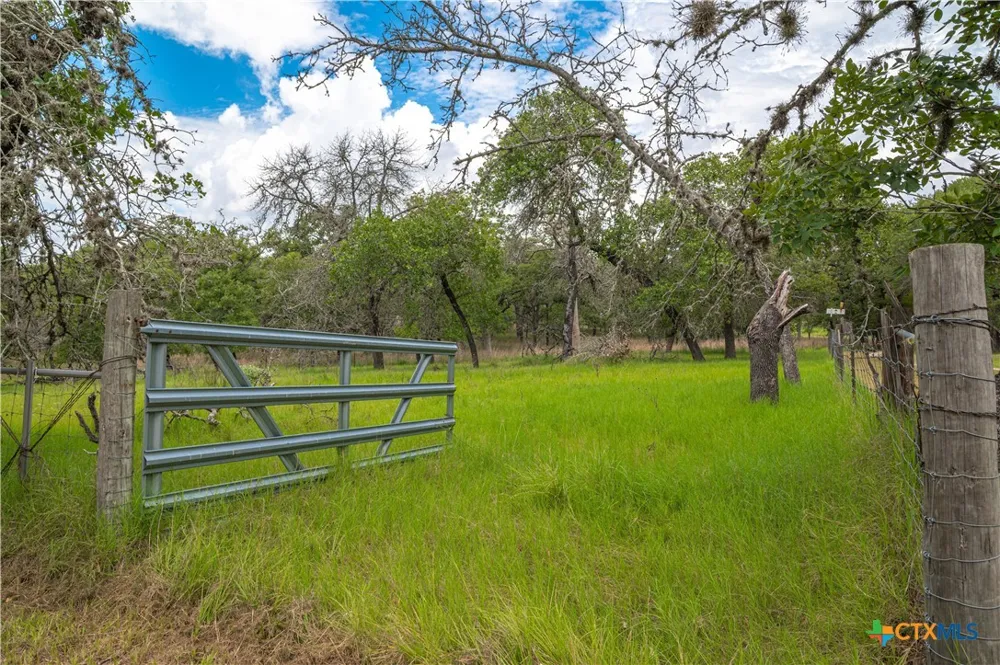 2981 Vivroux Ranch Road Seguin, TX 78155