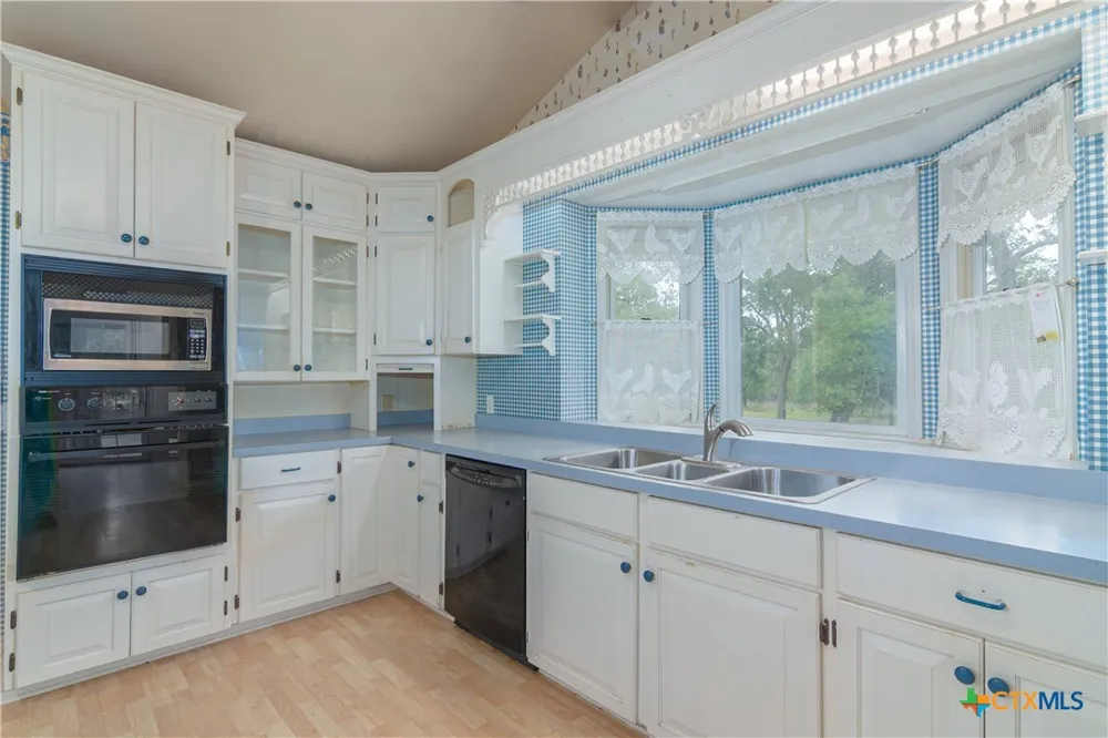 2981 Vivroux Ranch Road Seguin, TX 78155