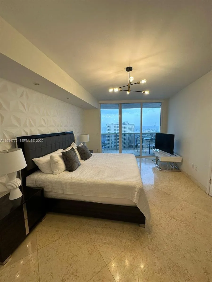 1800 S Ocean Dr #1606 Hallandale Beach, FL 33009