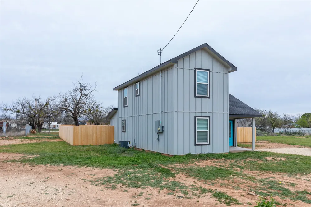 708 W 1st Street Coleman, TX 76834