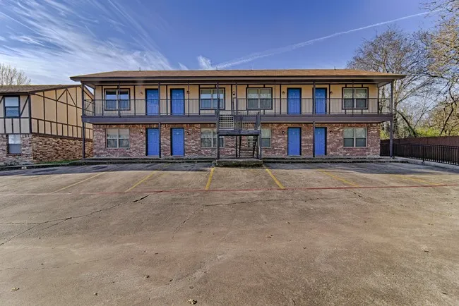820 Southeast Parkway Azle, TX 76020