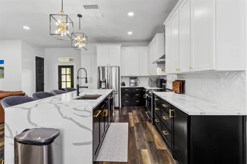 7 Silver Spur Drive