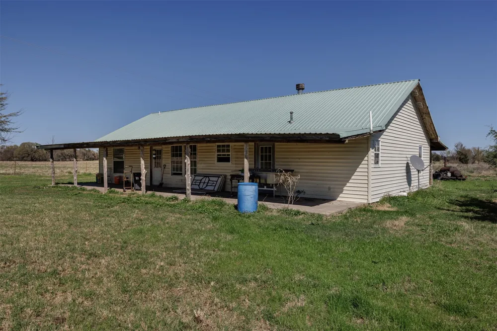 267 County Road 2150 Telephone, TX 75446