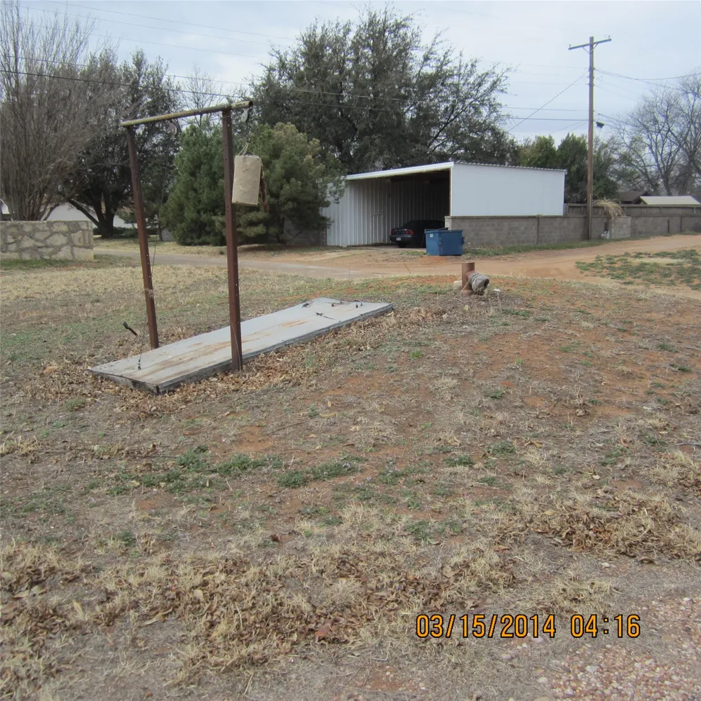 901 SE 4th Knox City, TX 79529