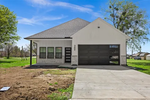 302 E Glenwood