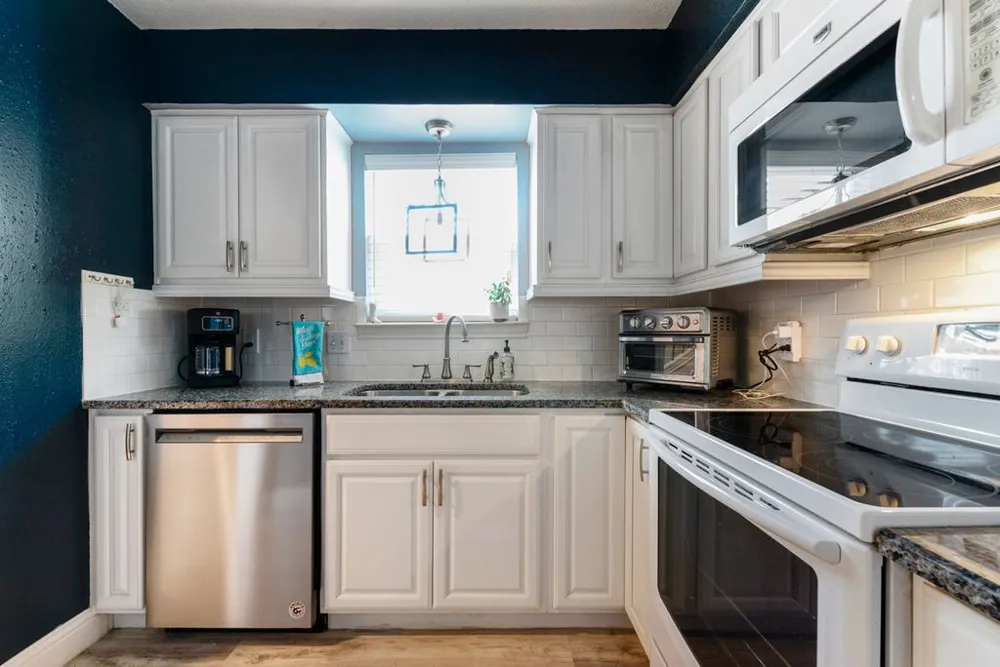 933 Roaring Springs Road Fort Worth, TX 76114